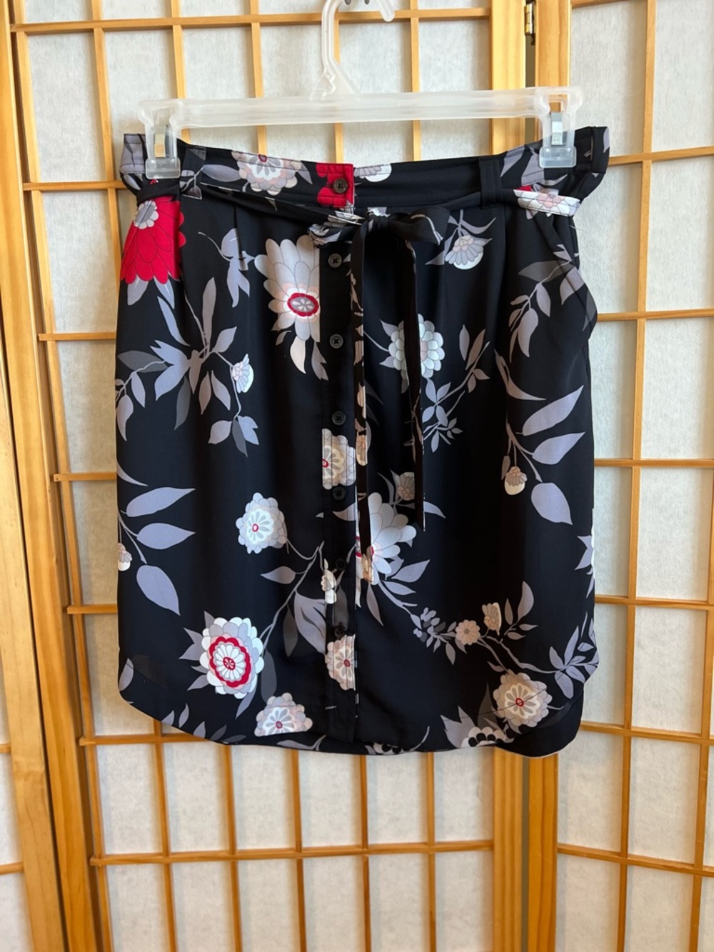 LOFT Black Floral Skirt Button Front Tie Waist Midi Lined Size Medium